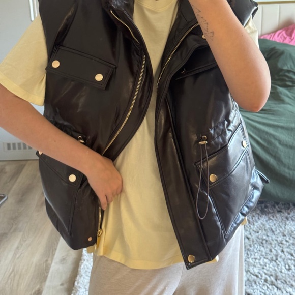 FAUX FUR Leather  PUFFER VEST! NEVER WORN! BEAUTIFUL COLOR - Picture 7 of 8